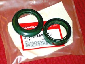 HONDA ATC250R ATC350X ATC 250R 350X OEM FORK DUST & OIL SEAL SET, X2, BOTH FORKS