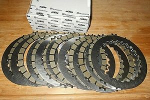 KTM CLUTCH PLATE KIT 450 SMR, SX-F, XC-F, EXC-F,350 XCFW,500 XCW 79532010033