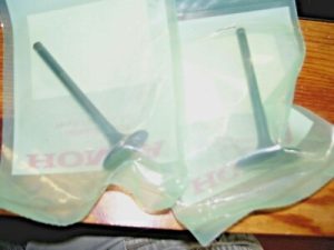 HONDA TRX450 450 FOREMAN ENGINE VALVES INTAKE, EXHAUST 98-04
