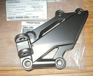 KAWASAKI NINJA 300 EX300 RIGHT FOOTPEG PEG MOUNT,FOOTREST PLATE 35063-1000