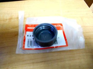HONDA REAR BRAKE PLASTIC OIL RESERVOIR CAP 43513-KS6-701