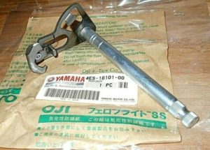 YAMAHA YZ80 YZ 80 ENGINE TRANSMISSION SHIFT SHAFT 4ES-18101-00-00