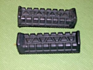 2 YAMAHA YFM80 YFM100 BADGER CHAMP RAPTOR 80 RUBBER FOOT PEG 55X-27413-00-00