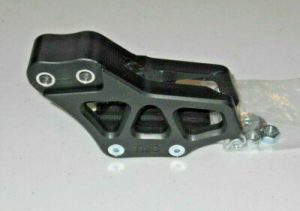 YAMAHA YZ85, YZ 85 SWINGARM REAR ARM SPROCKET CHAIN GUIDE 02-20, BLACK