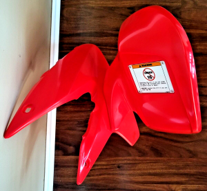 HONDA TRX450R, TRX 450R NITRO RED RIGHT FRONT FENDER 04-05, 61100-HP1-010ZC