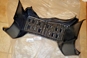 YAMAHA GRIZZLY 660 LEFT FOOTREST, FLOORBOARD, FOOTWELL, FOOT REST  5KM-27453-01-