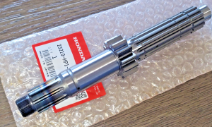 HONDA TRX450R TRX450ER TRANSMISSION MAIN SHAFT  23210-HP1-600, 06-14