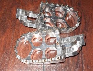 KAWASAKI KX250, KX250F,KX450F,KLX450R SCAR SILVER EVOLUTION WIDE FOOTPEGS PEGS Z