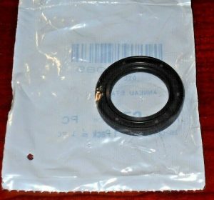 CAN-AM MAVERICK,OUTLANDER,RENEGADE,TRAXTER,QUEST CRANKCASE,GEAR BOX OIL SEAL