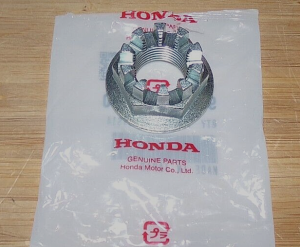 HONDA FRONT WHEEL HUB CENTER NUT TRX 250 RECON,200,300,400 PILOT,RANCHER,FOREMAN