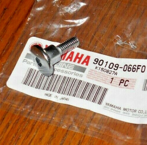 YZ250F,WR250R,YZ400F,WR400F,YZ426F,WR426F, YZ450F,WR450F ENGINE VALVE COVER BOLT