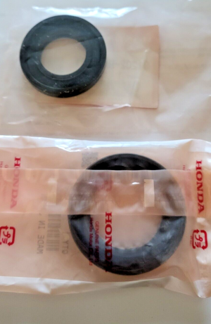 HONDA TRX250R, ATC250R ATC TRX 250R ENGINE CRANKSHAFT CRANK OIL SEALS 85-89, 91202-HA2-771 & 91201-KA4-004