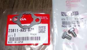 HONDA FRONT SPROCKET RETAINING PLATE & BOLTS, CR250, XR350, CR480, TR200 FAT CAT