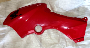HONDA RECON 250 TE, TM LEFT BODY SIDE PANEL, RED TANK COVER 83650-HS0-AQ0ZC