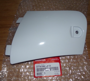 HONDA TRX 650 680 RINCON WHITE PLASTIC STORAGE COMPARTMENT COVER FRONT FENDER