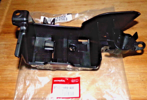 HONDA TRX700XX TRX 700XX BATTERY HOLDER BOX TRAY MOUNT 50400-HP6-A00