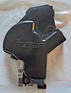 HONDA TRX450R, TRX450ER CARBURETOR CAM ARM RIGHT SIDE BLACK PLASTIC COVER 06-14