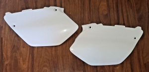 YAMAHA YZ125, YZ250 BODY WHITE SIDE PANELS LEFT & RIGHT NUMBER PLATES 02-14