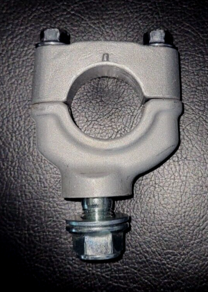 YAMAHA YFZ450R, YFZ450X, STOCK STEERING STEM HANDLEBAR CLAMP ASSEMBLY 09-24