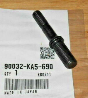 HONDA CR500 CR 500 CR500R ENGINE CYLINDER HEAD STUD 85-01, 90032-KA5-690