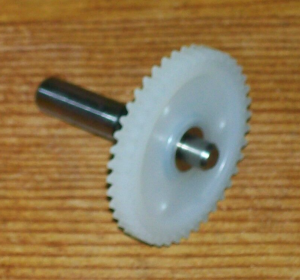 KAWASAKI KX65, SUZUKI RM65 KX RM 65 ENGINE WATER PUMP SHAFT, WHITE GEAR 00-26