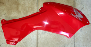 HONDA RECON 250 TE, TM RED RIGHT BODY SIDE PANEL, SILVER STICKER 83550-HS0-A00ZB