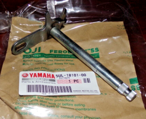 YAMAHA YZ250F WR250F YZF250 WRF ENGINE GEAR SHIFT SHAFT SPINDLE, CAM FORK 01-06