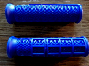 BLUE ATV HANDGRIPS, 110,125M,200S,200M,200E,200X,250R,350X, 250ES BIG RED, 250SX