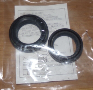HONDA ATC 200X,250SX,250ES BIG RED CMX250 FORK DUST & OIL SEAL SET 51490-473-305
