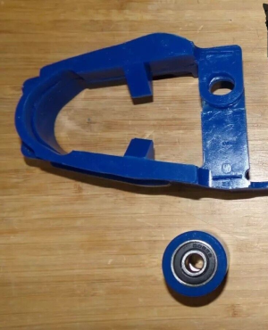 HONDA TRX250R 250R SWINGARM FRONT CHAIN SLIDE & ROLLER 1986-1987 BLUE