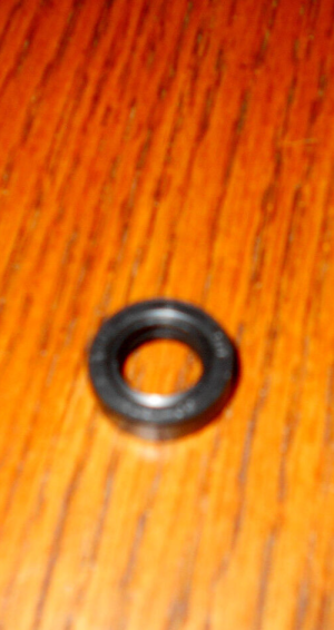 SUZUKI VL1500, INTRUDER, V-STROM,C90 ENGINE CASE CLUTCH ROD OIL SEAL 09285-10004