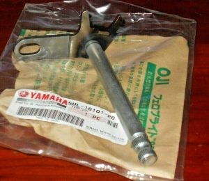 YAMAHA YZ250F WR250F YZF250 WRF250  ENGINE GEAR SHIFT SHAFT SPINDLE, CAM FORK