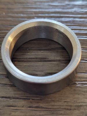 SUZUKI RM465, RM500 ENGINE TRANSMISSION OUTPUT SHAFT SEAL BUSHING 09180-28003