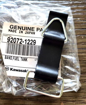GAS TANK RUBBER STRAP, KX65, KX80, KX85, KX100, KX112, KX125, KX250, KX500, KDX