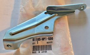 HONDA TRX450R TRX 450R RIGHT SIDE FRONT FENDER / HEADLIGHT MOUNTING BRACKET