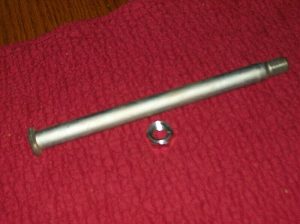 YAMAHA YZ250F WR250F WR450F YZ450F YZF250 YZF450 SWINGARM PIVOT BOLT & NUT