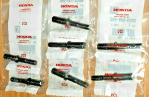HONDA CR500 CR 500 CR500R ENGINE CYLINDER HEAD STUDS 85-01, 90032-KA5-690, X7