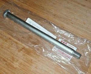 SUZUKI DRZ400 KAWASAKI KLX400 DRZ KLX 400 SWINGARM PIVOT BOLT, SHAFT 61211-29F00